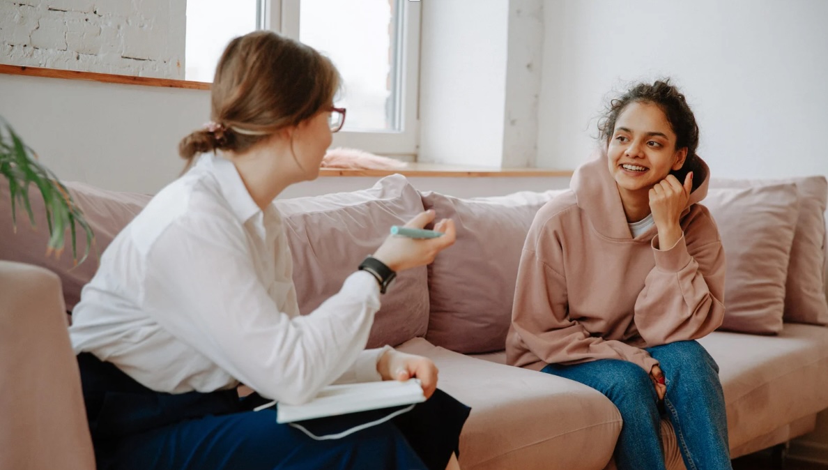 Hilfe bei Essstörungen: Therapie, Selbsthilfe & App